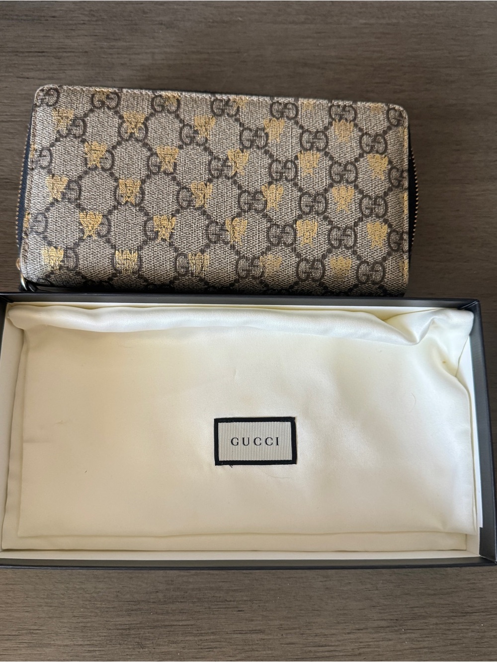 Gucci GG Supreme Monogram Bee Zip Around Wallet